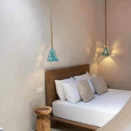 The Old Pottery Art Retreat لايميناس